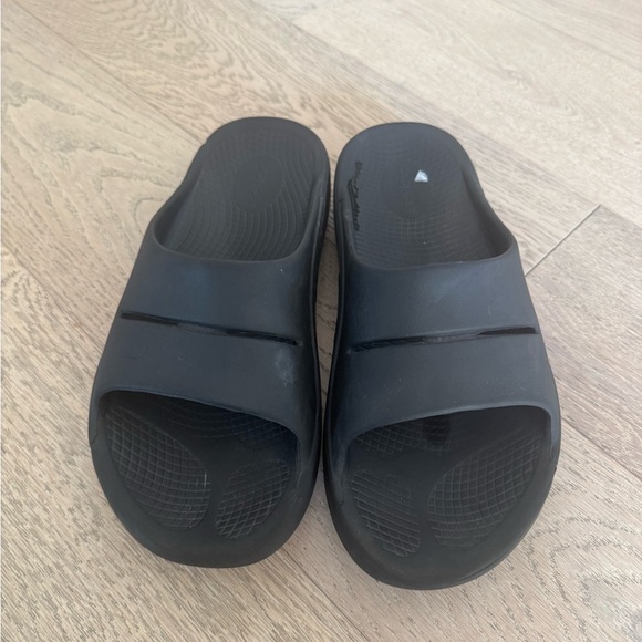 OOFOS WOMEN'S OOAHH SLIDE SANDAL - BLACK SIZE 10 - Picture 2 of 4